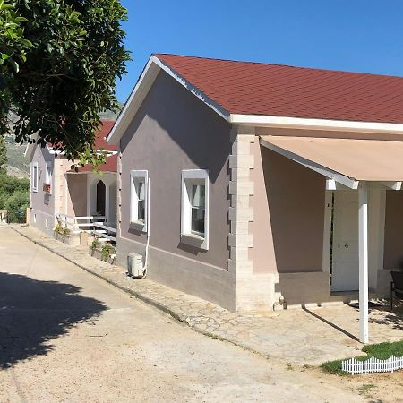 Petros Rooms&Apartments Lixouri Exterior foto