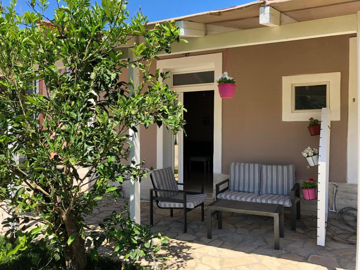 Petros Rooms&Apartments Lixouri Exterior foto